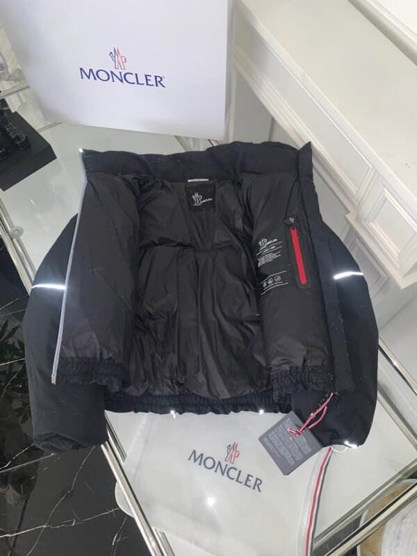 Moncler New Autumn and Winter Klais Women’s Stand Collar Short Down Jacket Reflective down jacket