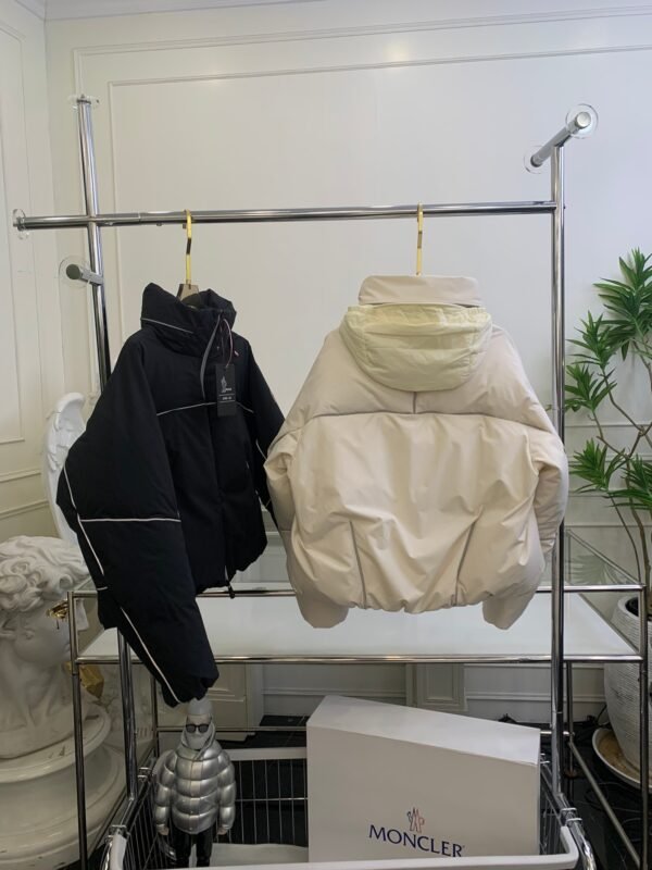 Moncler New Autumn and Winter Klais Women’s Stand Collar Short Down Jacket Reflective down jacket
