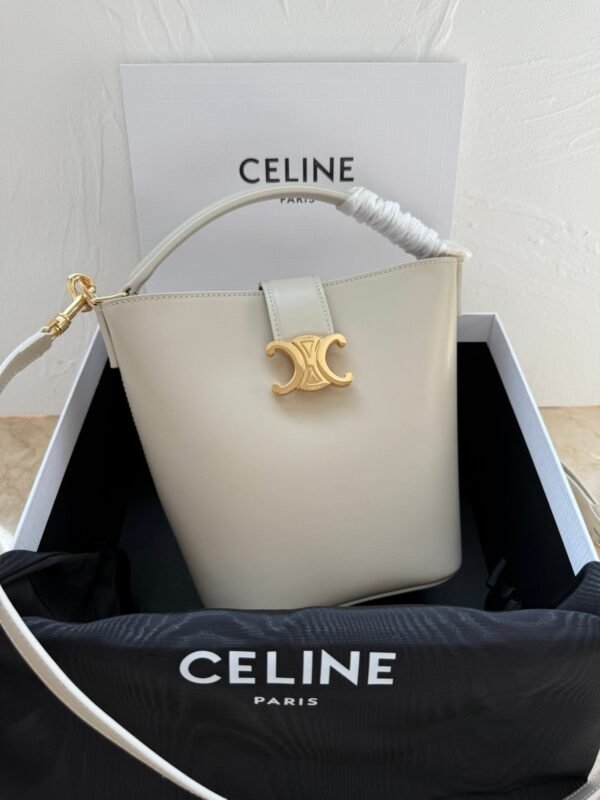 Celine Small Smooth Cowhide Leather Handbag Cowhide Material Premium Edition Bag Size: 16x19x12cm