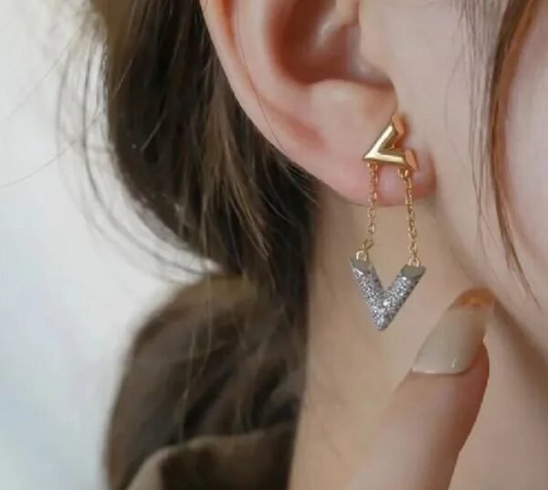 Louis Vuitton Classic V Half Diamond Two-tone Earrings Premium 1:1