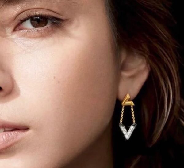 Louis Vuitton Classic V Half Diamond Two-tone Earrings Premium 1:1
