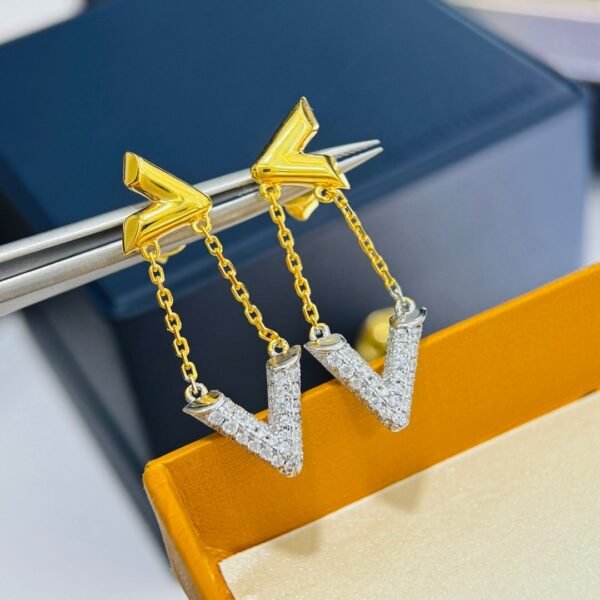 Louis Vuitton Classic V Half Diamond Two-tone Earrings Premium 1:1