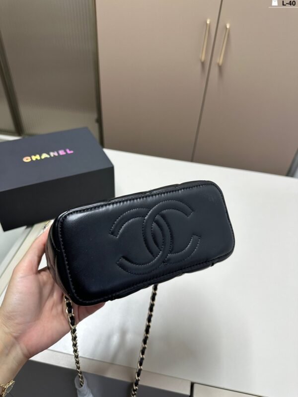 Chanel cosmetic bag 18x10cm