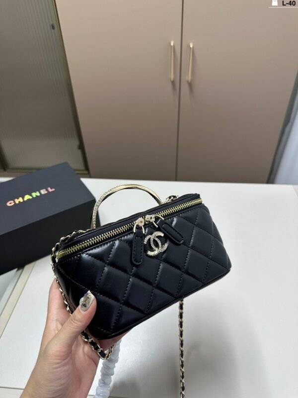 Chanel cosmetic bag 18x10cm