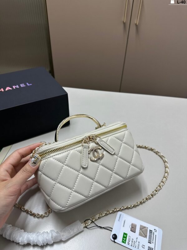 Chanel cosmetic bag 18x10cm