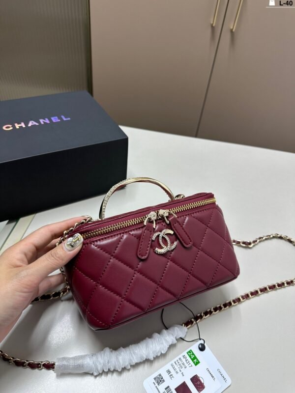 Chanel cosmetic bag 18x10cm