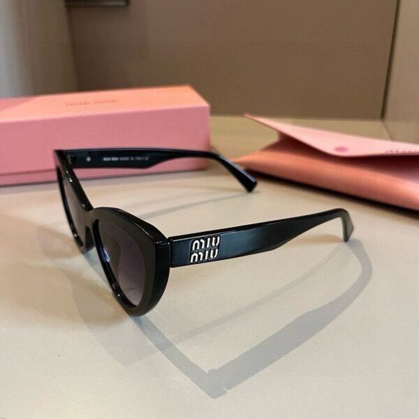 miumiu New style sunglasses cat glasses