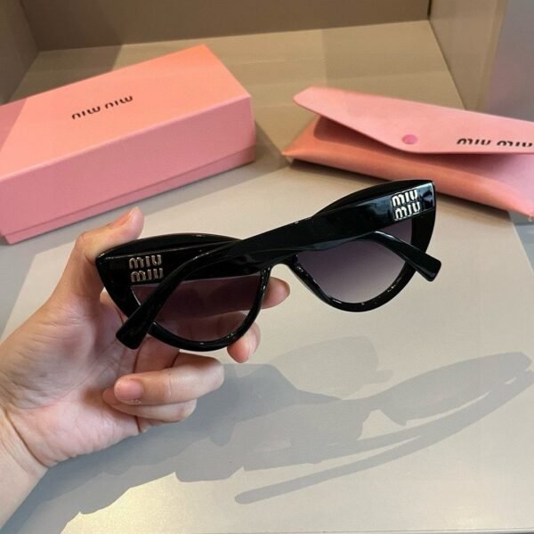 miumiu New style sunglasses cat glasses