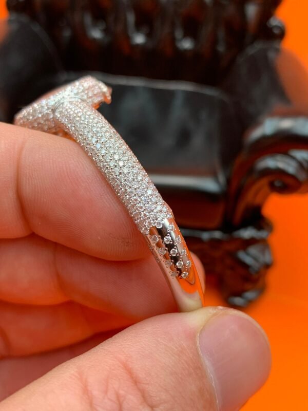 Cartier Bathtub Series Quartz Bracelet Women’s Watch The entire watch is inlaid with 552 Moissanite diamonds totaling 5 carats