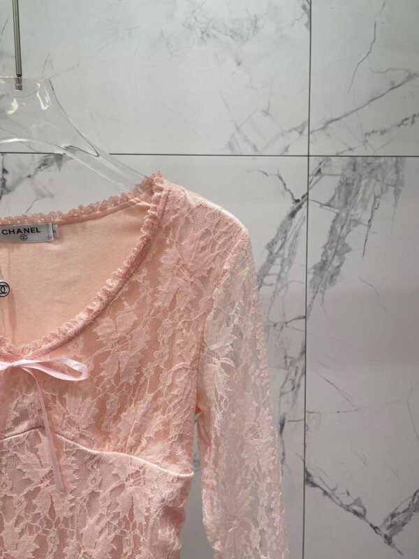CHANEL Bow lace bottoming shirt