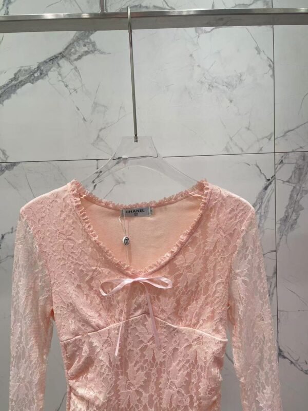 CHANEL Bow lace bottoming shirt