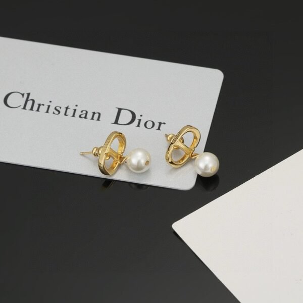 DIOR Pearl earrings