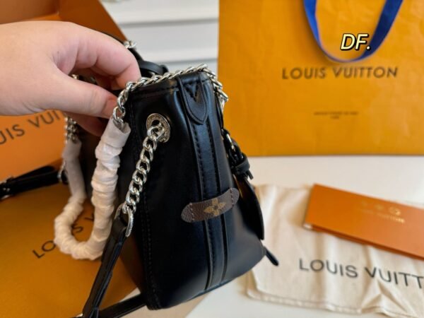 Louis Vuitton new carryallBB chain shopping bag 27×16CM