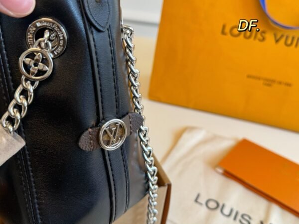 Louis Vuitton new carryallBB chain shopping bag 27×16CM