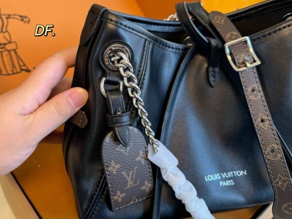 Louis Vuitton new carryallBB chain shopping bag 27×16CM