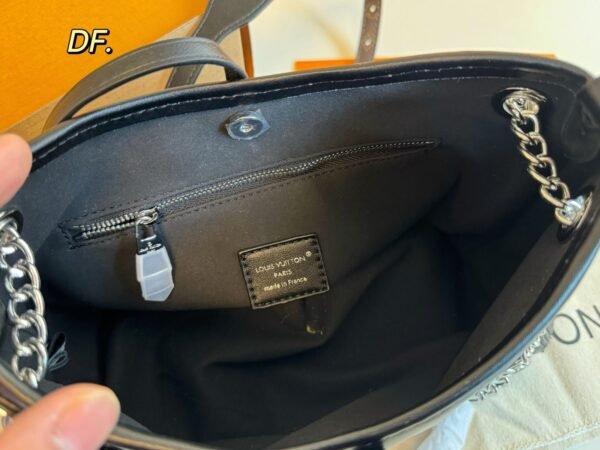 Louis Vuitton new carryallBB chain shopping bag 27×16CM