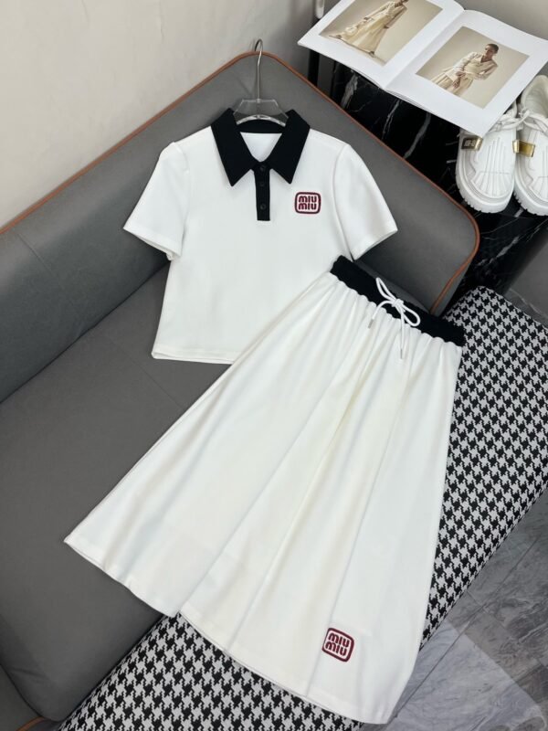 miumiu T-shirt long skirt suit