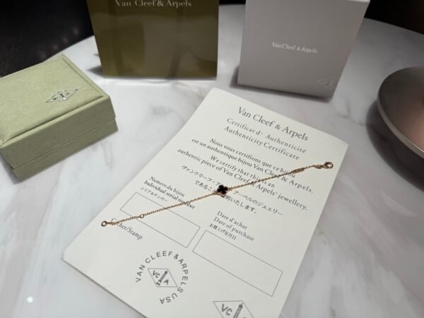 Van Cleef & Arpels Four Leaf Lucky Series Vintage Alhambra Mini Single Flower Bracelet Premium
