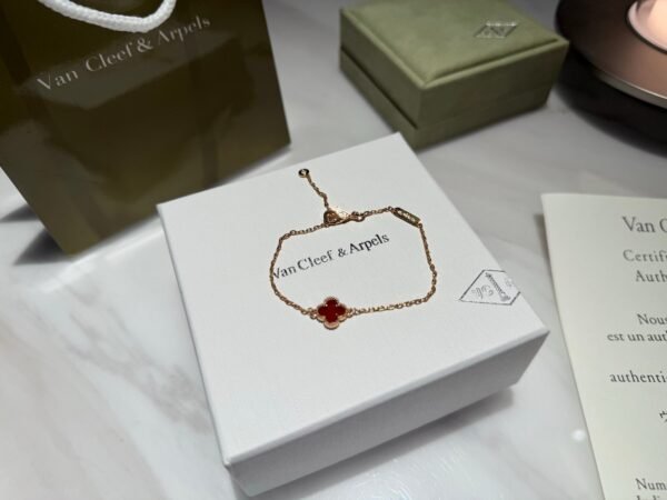 Van Cleef & Arpels Four Leaf Lucky Series Vintage Alhambra Mini Single Flower Bracelet Premium