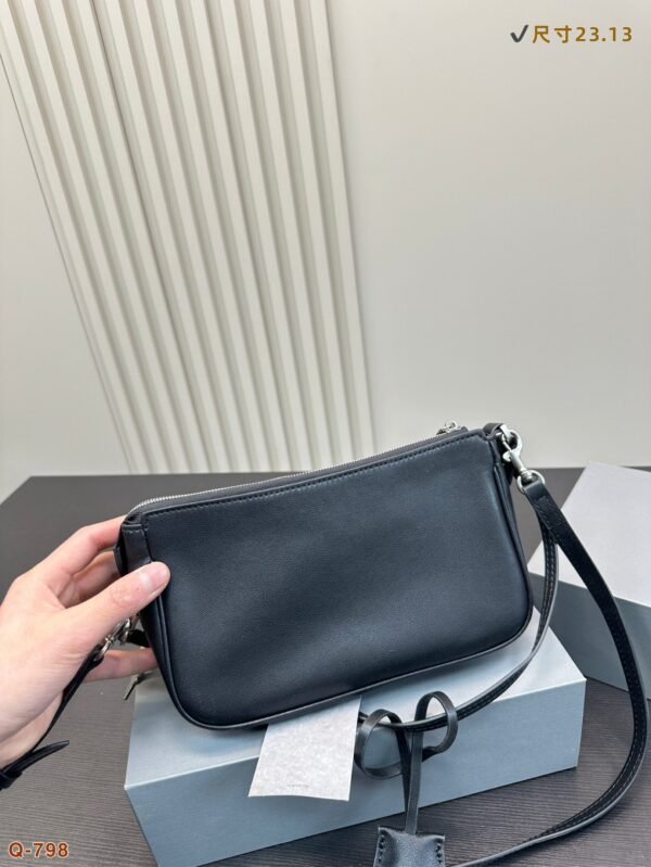 Balenciaga Underarm Bag Regular Version 23x13cm