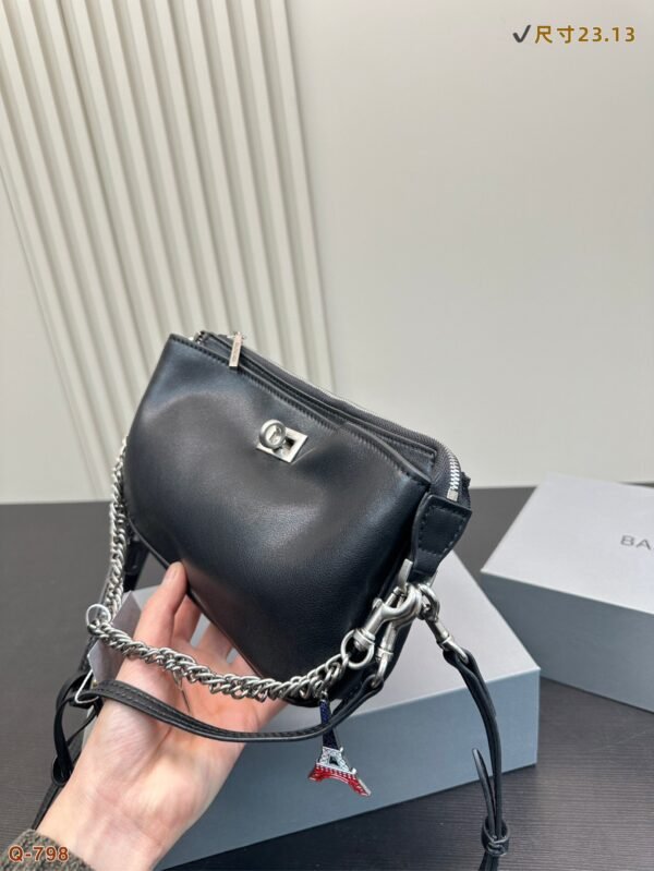 Balenciaga Underarm Bag Regular Version 23x13cm