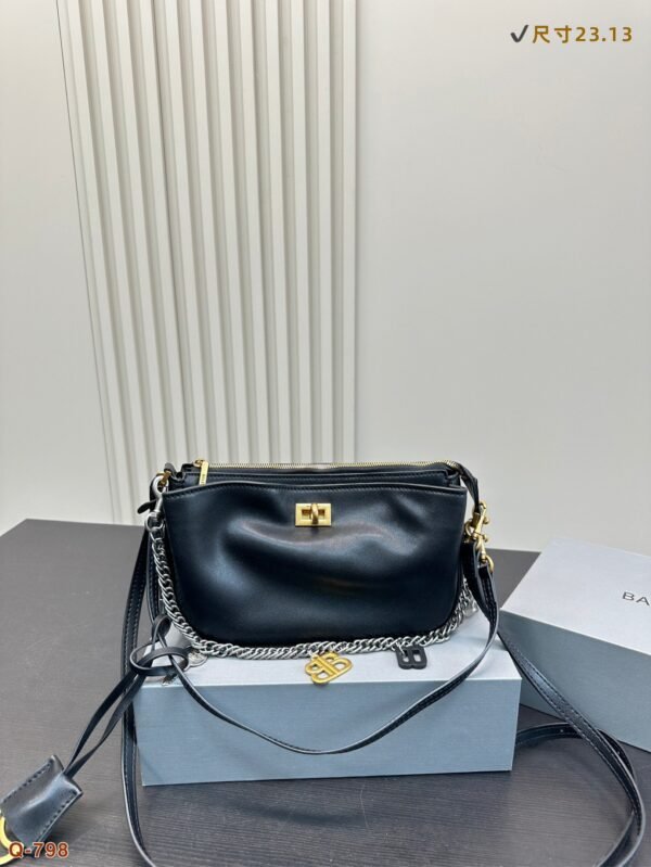 Balenciaga Underarm Bag Regular Version 23x13cm