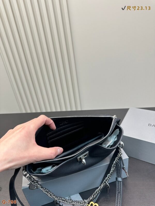 Balenciaga Underarm Bag Regular Version 23x13cm