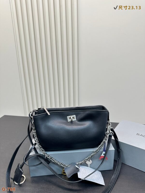 Balenciaga Underarm Bag Regular Version 23x13cm