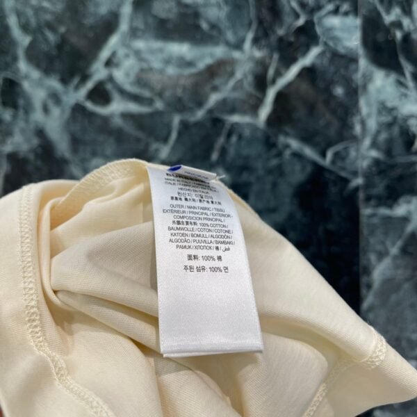 Burberry 2025 Spring/Summer New Printed Short Sleeve T-shirt with Daisy Print on Chest Premium 100% cotton