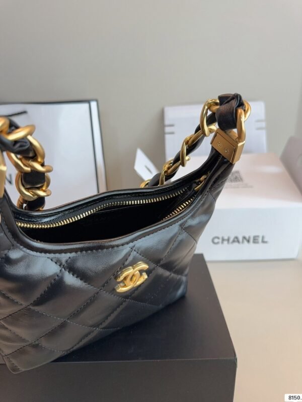CHANEL Underarm bag 19X6*16cm
