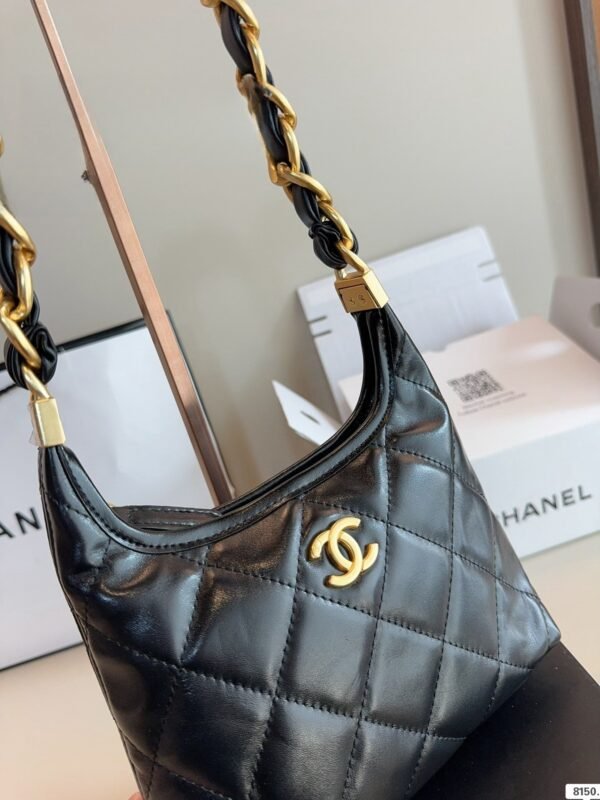 CHANEL Underarm bag 19X6*16cm