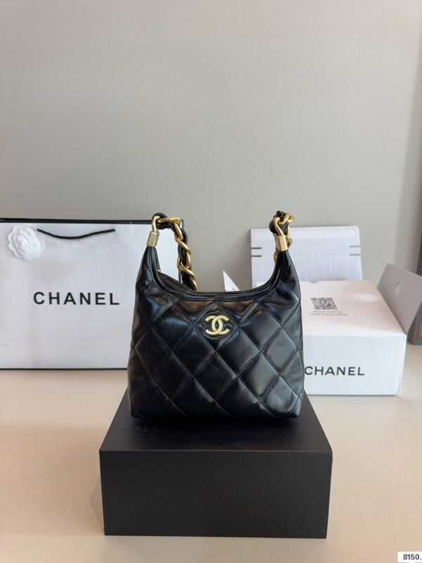 CHANEL Underarm bag 19X6*16cm