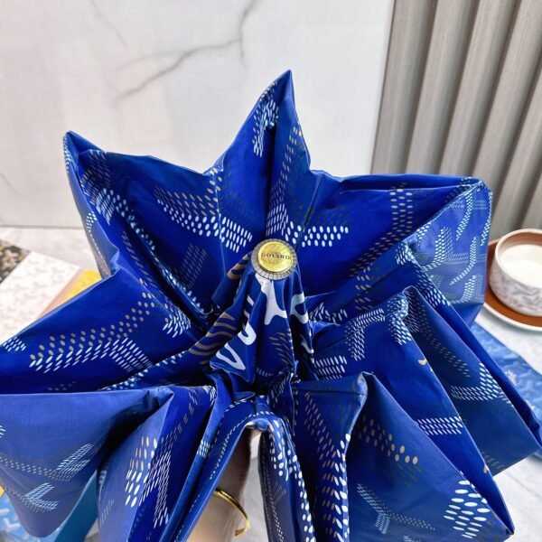 Goyard tri-fold sun-protective umbrella has a black inner coating that effectively blocks 99% of UV rays.