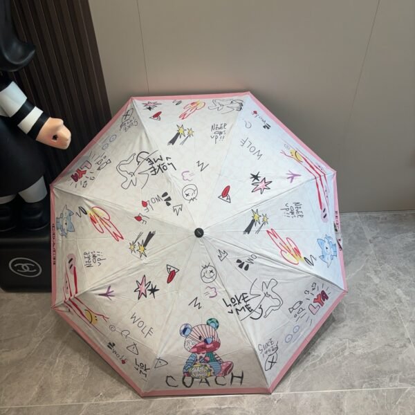 GUCCI fully automatic folding umbrella with black coating effectively blocks 99% of UV rays.