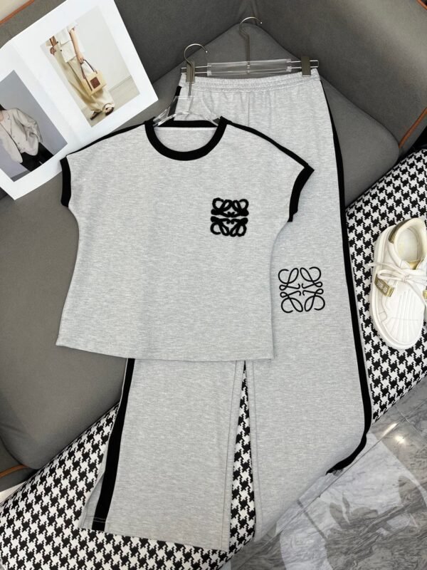 Loewe 2025 new contrast color T-shirt + wide-leg pants suit casual suit