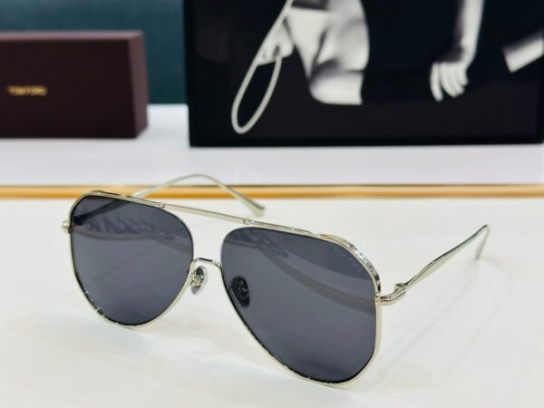 Tom Ford Sunglasses Premium Edition MODEL: FT0853 size: 60 ports 13-145