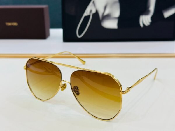 Tom Ford Sunglasses Premium Edition MODEL: FT0853 size: 60 ports 13-145