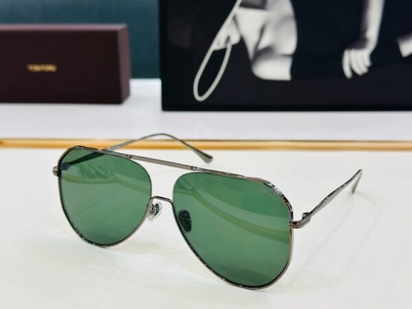 Tom Ford Sunglasses Premium Edition MODEL: FT0853 size: 60 ports 13-145