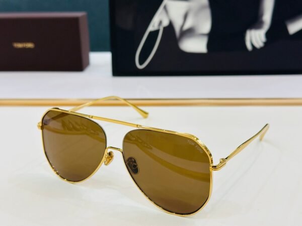 Tom Ford Sunglasses Premium Edition MODEL: FT0853 size: 60 ports 13-145