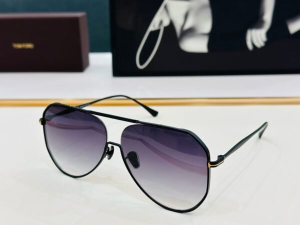 Tom Ford Sunglasses Premium Edition MODEL: FT0853 size: 60 ports 13-145