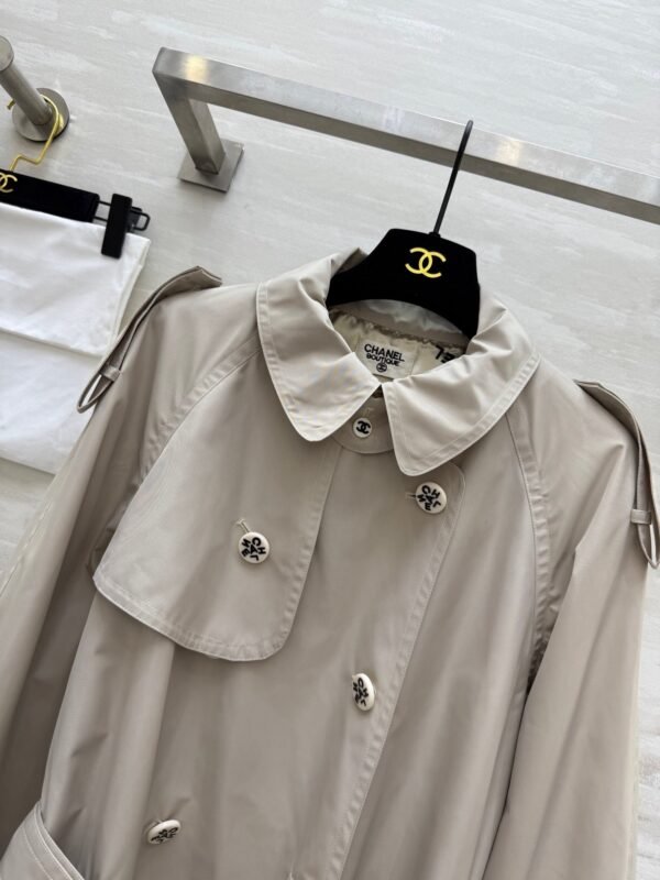 Chanel vintage series workwear mid-length trench coat with lettering printed lining and imported trench coat fabric