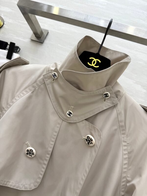 Chanel vintage series workwear mid-length trench coat with lettering printed lining and imported trench coat fabric