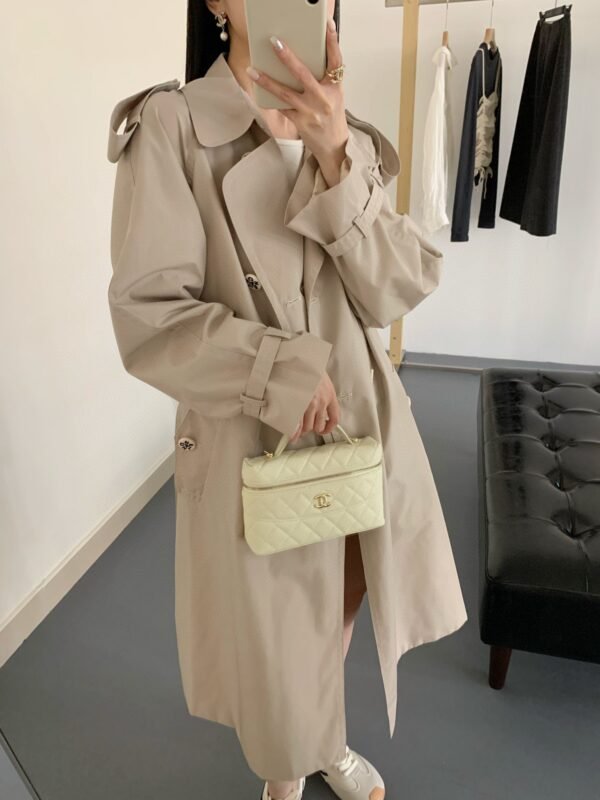 Chanel vintage series workwear mid-length trench coat with lettering printed lining and imported trench coat fabric