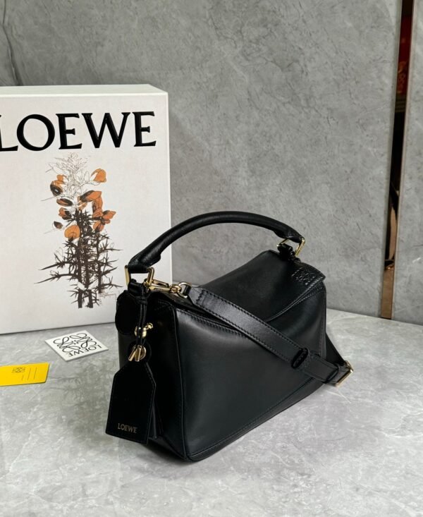 Loewe Geometric Bag Premium Edition 1:1 Lambskin Material Size: 24x10x16cm