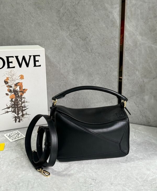 Loewe Geometric Bag Premium Edition 1:1 Lambskin Material Size: 24x10x16cm