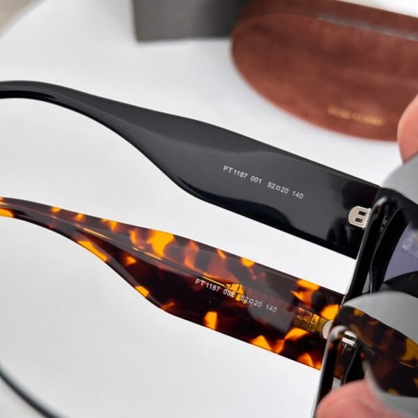 Tom Ford Sunglasses Premium Edition SIZE: 52 Mouth 20-140
