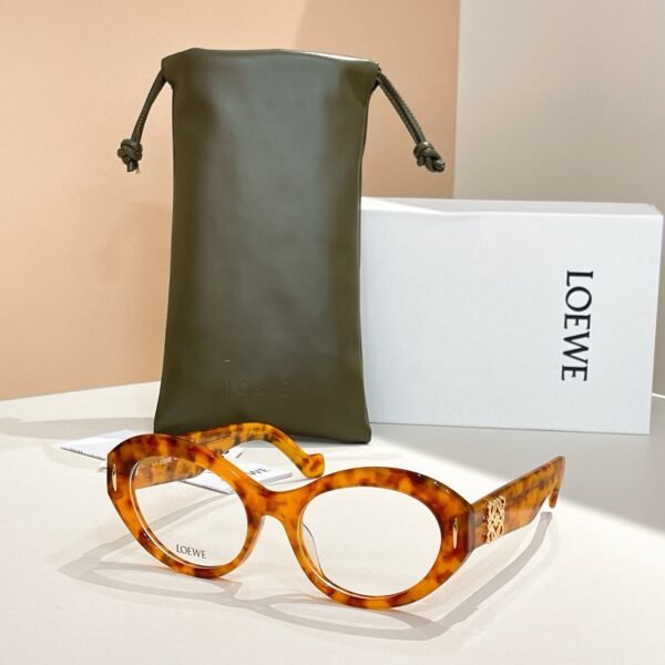 Loewe premium sunglasses SIZE: 52 mouth 18-140