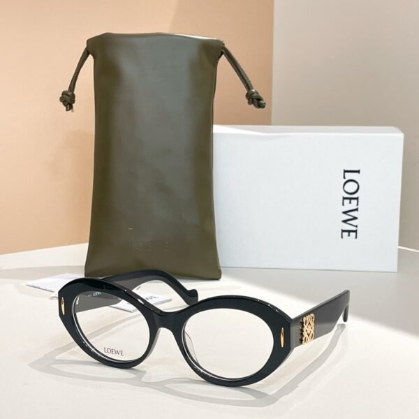 Loewe premium sunglasses SIZE: 52 mouth 18-140