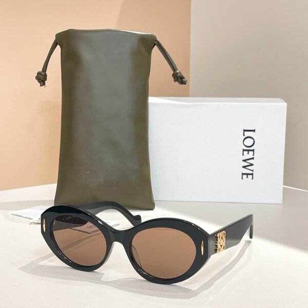 Loewe premium sunglasses SIZE: 52 mouth 18-140