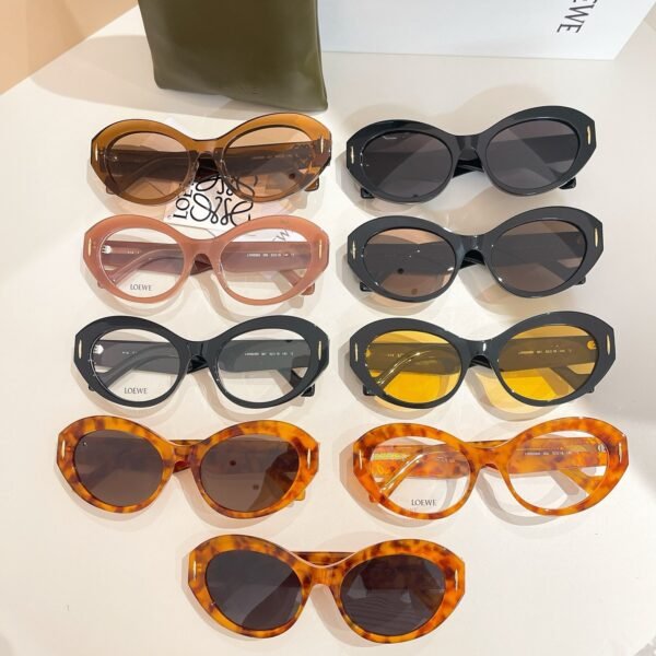Loewe premium sunglasses SIZE: 52 mouth 18-140